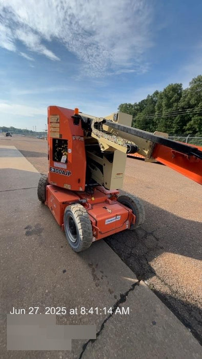 2019 JLG E300AJP