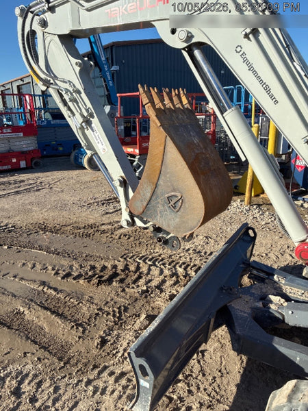 2024 TAKEUCHI TB370CR