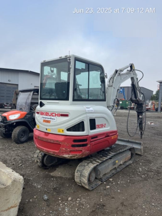 2021 TAKEUCHI TB235-2CR