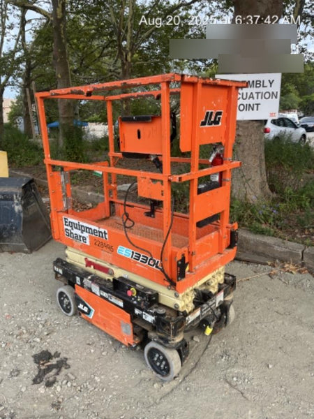 2022 JLG ES1330L
