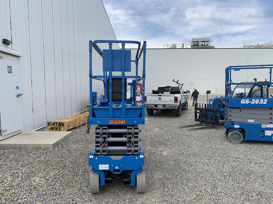 2020 Genie GS-2632 Solid NM Tires, Folding Rails with Half-Height Swing Gate, Beacon