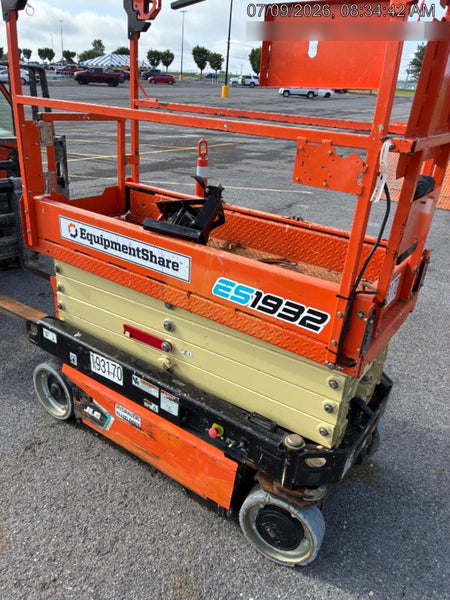 2021 JLG ES1932