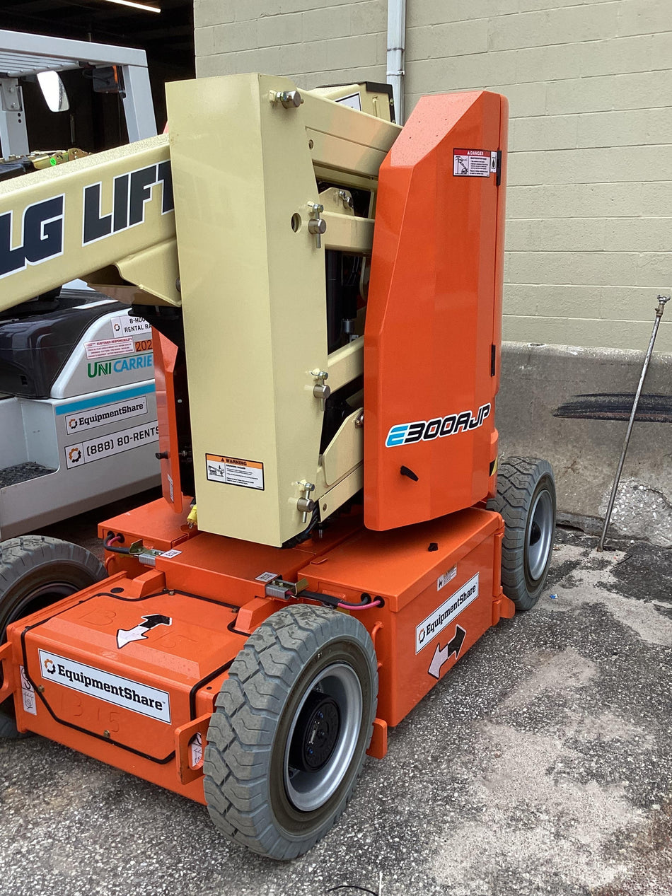 2022 JLG E300AJP