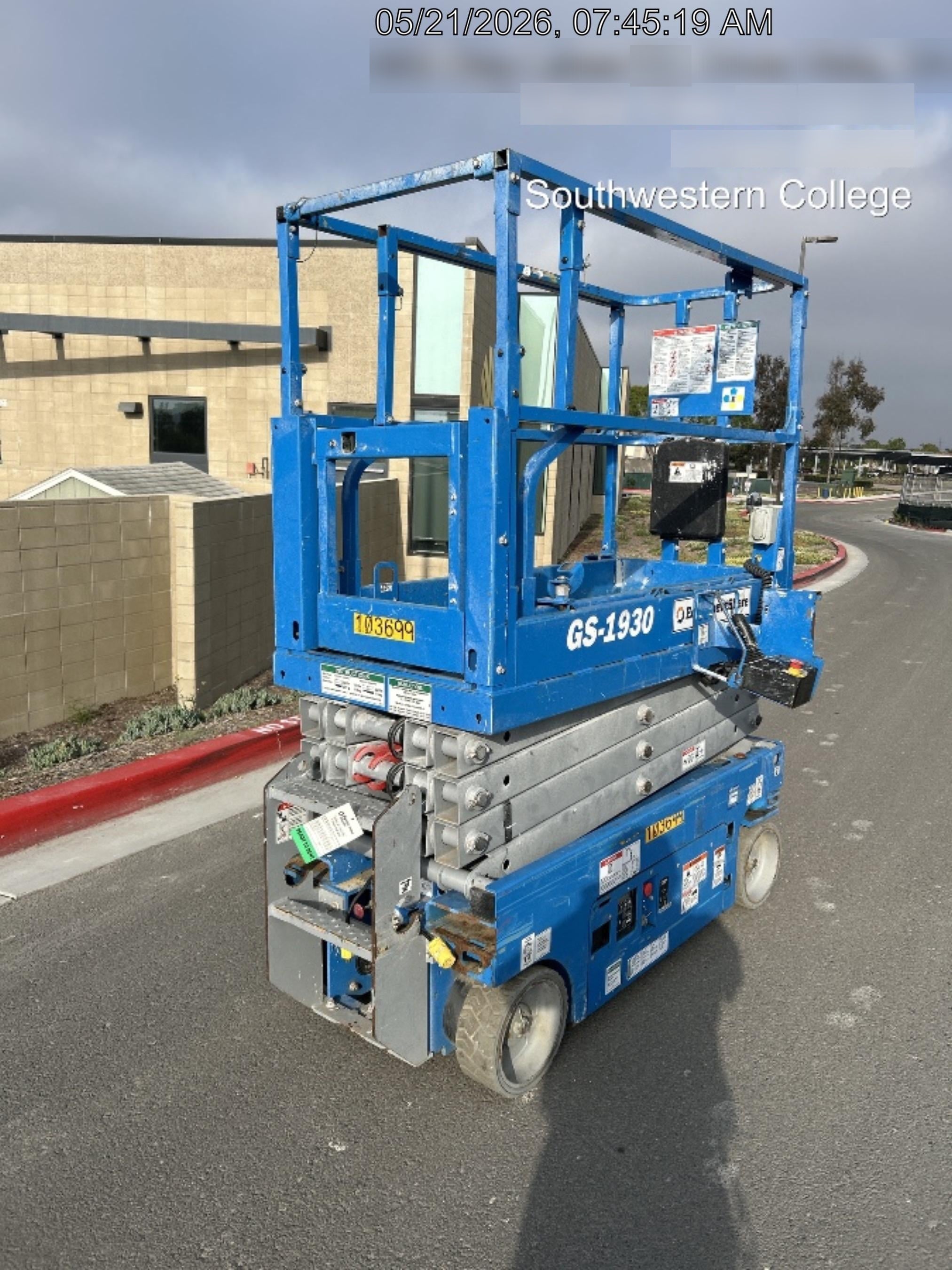 2020 Genie GS-1930 Solid Non Marking Tires, Beacon, Folding rails with half height swing gate, 800W Inverter