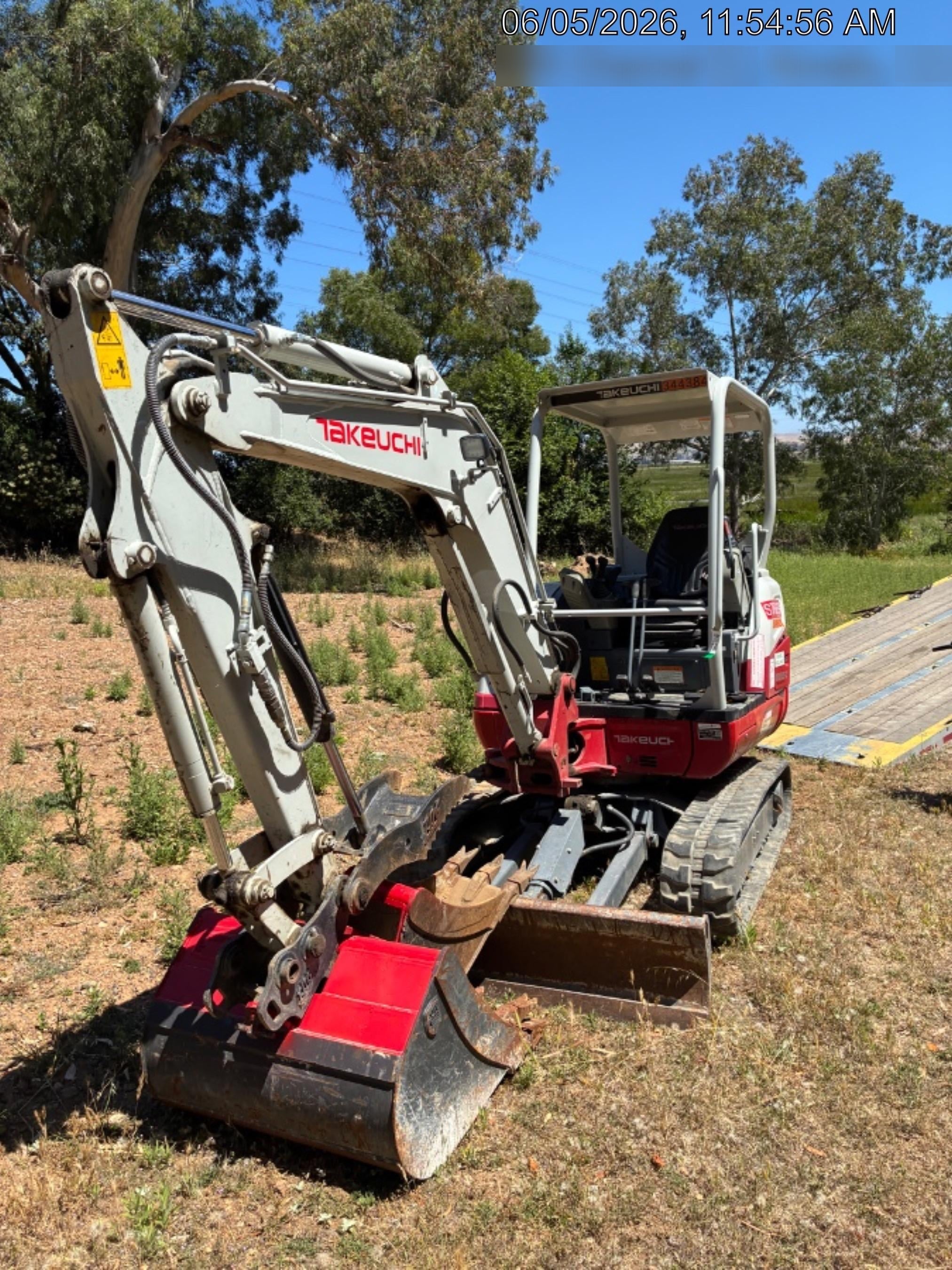 2023 TAKEUCHI TB235-2R