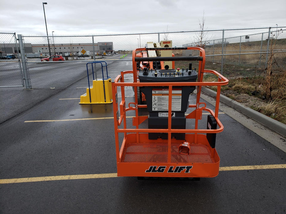 2019 JLG E400AJPN