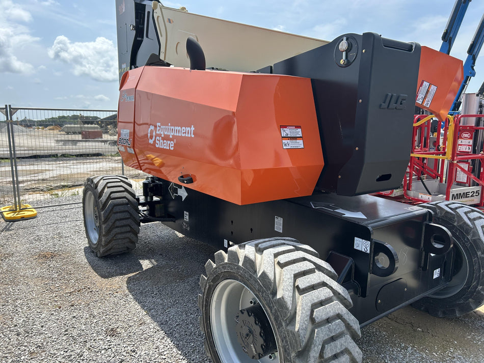 2025 JLG 800AJ
