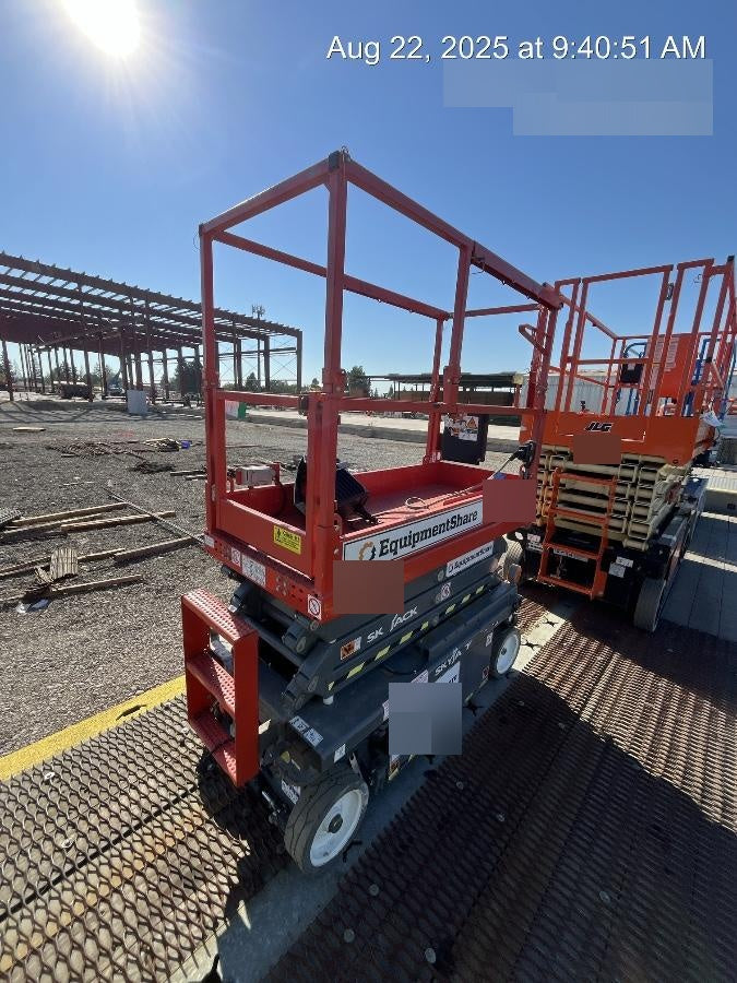 2020 Skyjack SJIII-3219 Solid NM Tires, Half height spring hinged entry gate, Dual Beacons, 800W Inverter