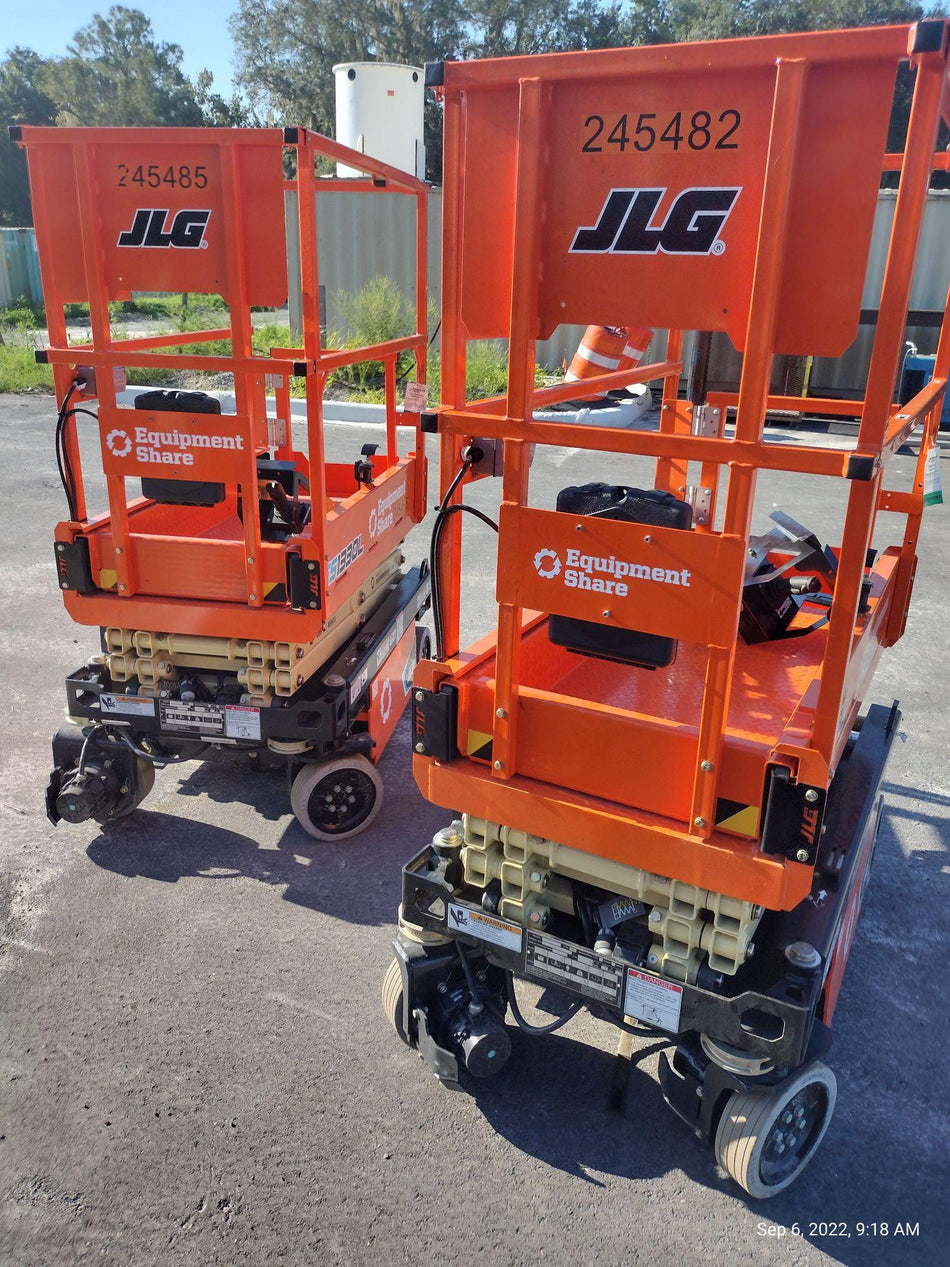 2022 JLG ES1330L