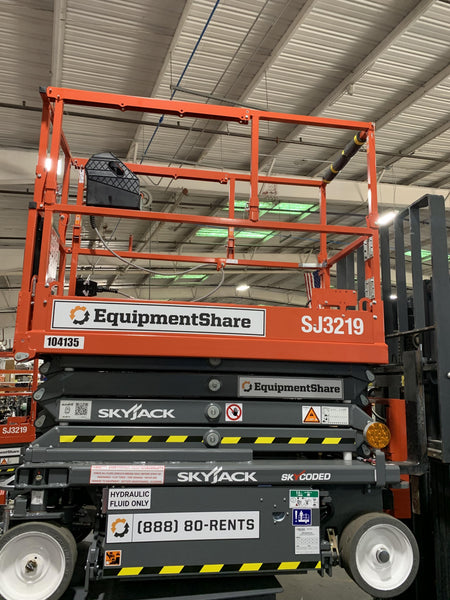 2020 Skyjack SJIII-3219 Solid NM Tires, Half height spring hinged entry gate, Dual Beacons, 800W Inverter