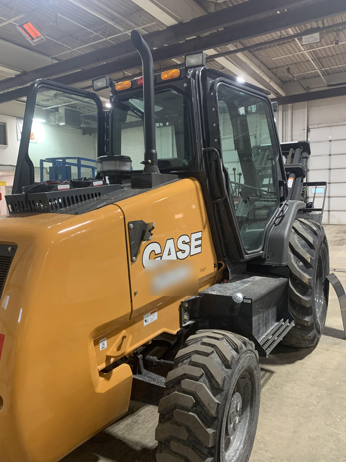 2021 CASE 588H