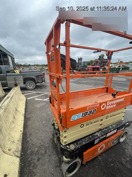 2022 JLG ES1932