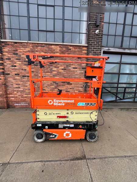 2022 JLG ES1932