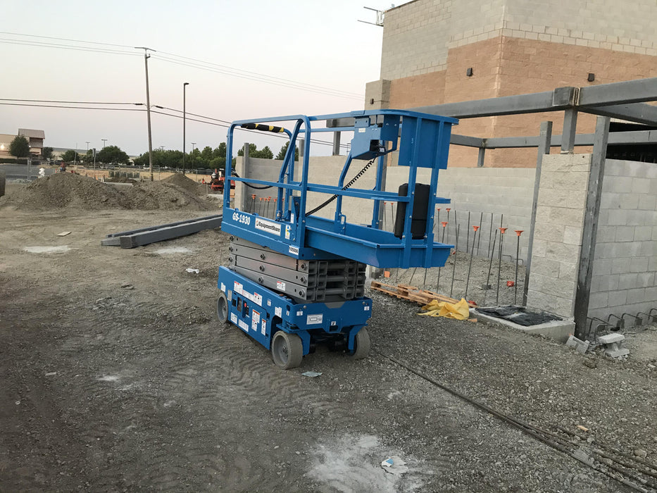 2020 Genie GS-1930 Fixed rails with chain entry gate - Pre A92.20, 800W Inverter