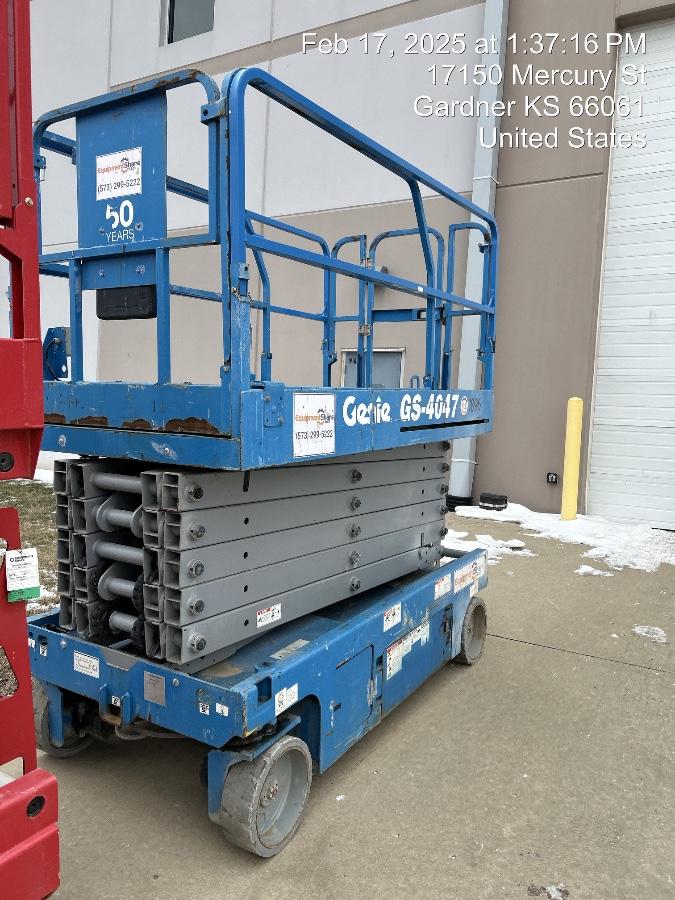 2016 Genie GS-4047 40' Electric Scissor Lift w/Outriggers
