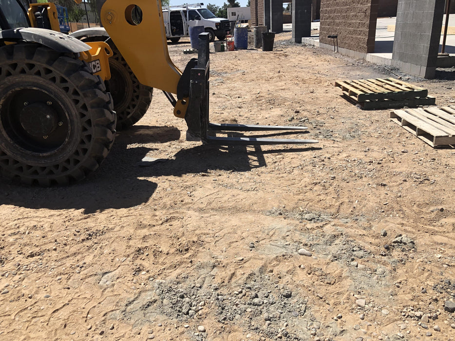 2020 JCB 506-36 Cab/Heat/Air, 74 HP, Solid Tires, STD Worklight, Beacon, Aux Hydraulics, Lifting Eye, Back up Alarm w/48" Carriage/48" Forks