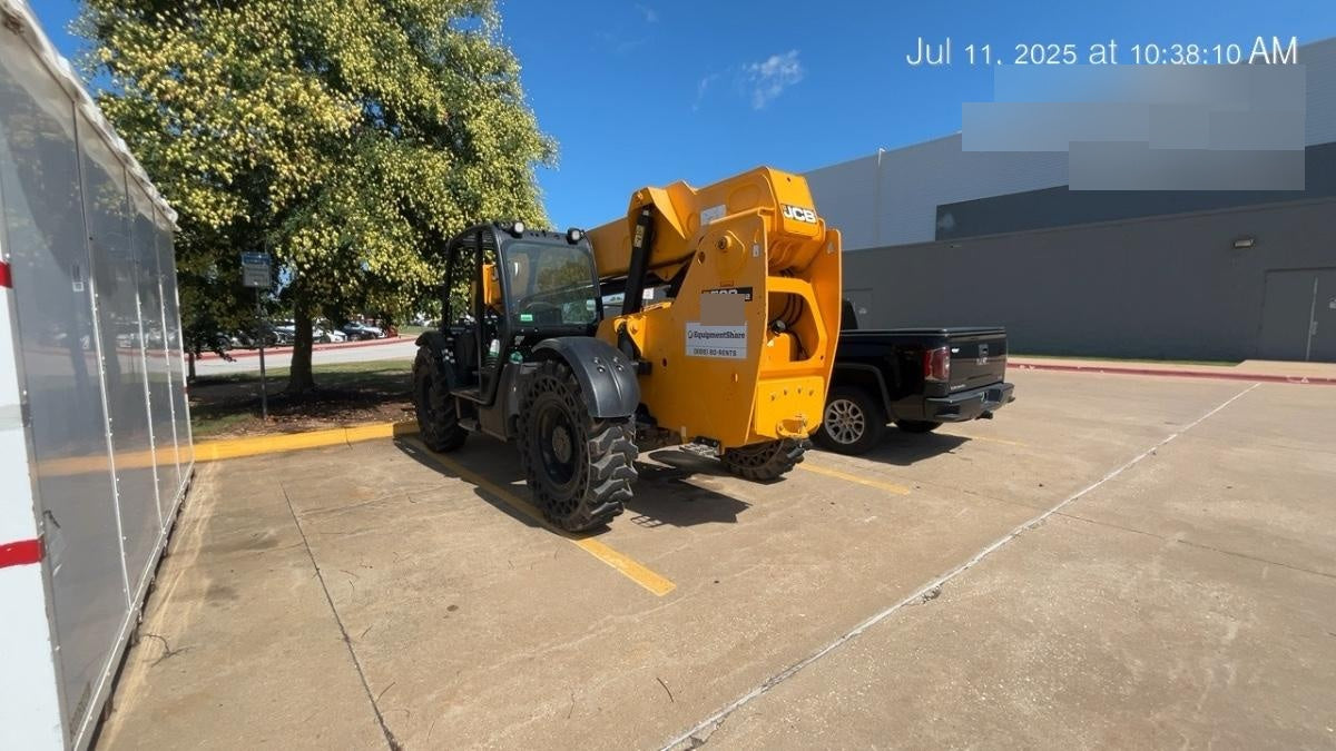 2019 JCB 509-42 74 HP w/Open ROPS, Beacon, Aux Hydraulics, LED Work lights, Solid Tires 66" Carriage/60" Forks