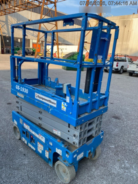 2020 Genie GS-1930 Solid Non Marking Tires, Beacon, Folding rails with half height swing gate, 800W Inverter
