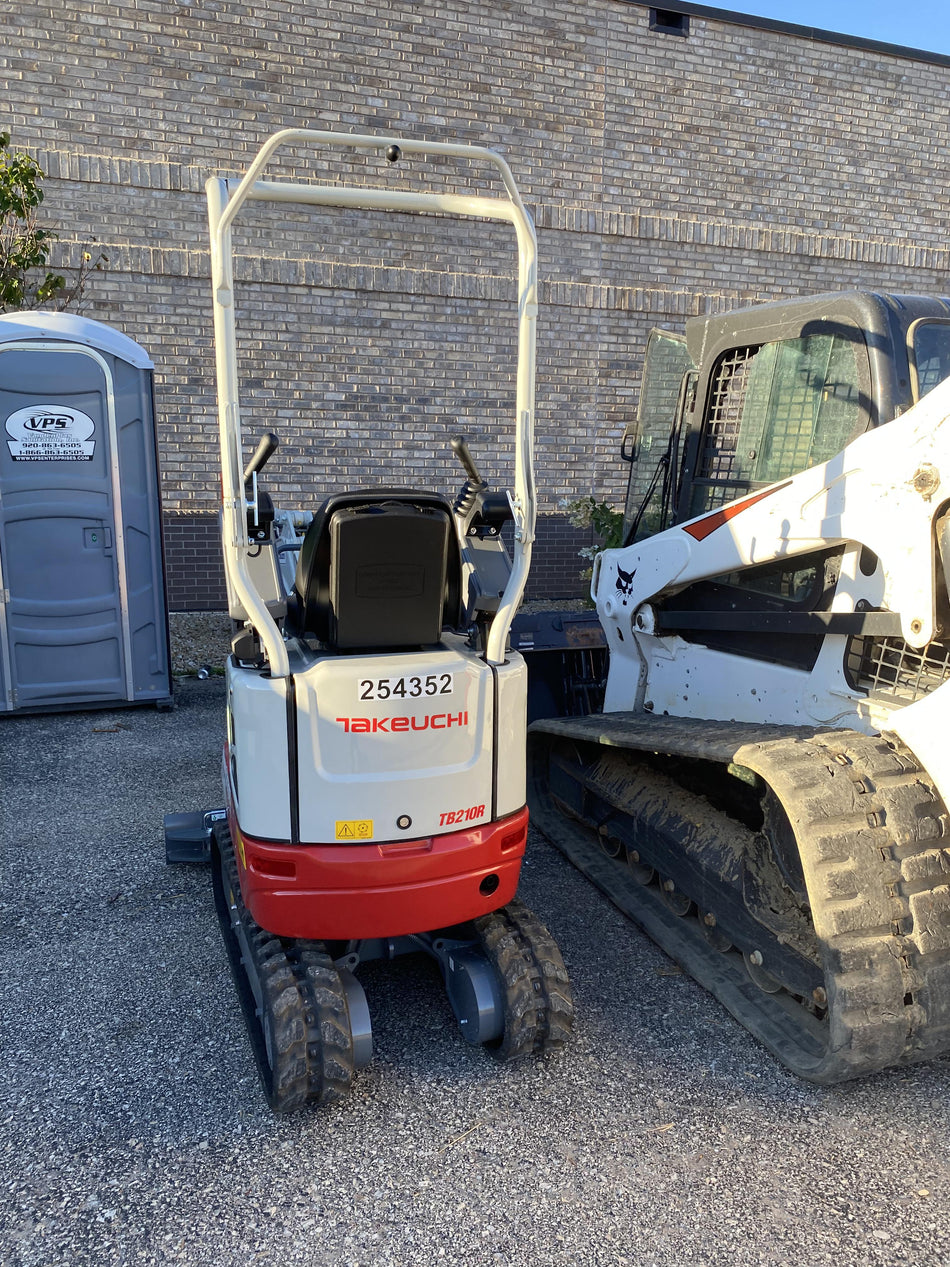 2022 TAKEUCHI TB210R