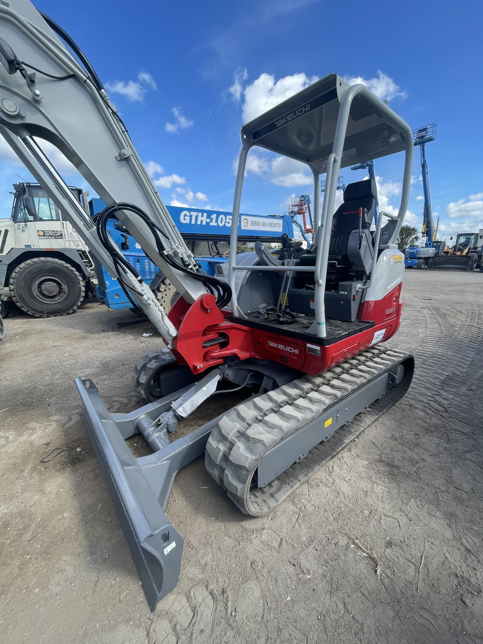 2022 TAKEUCHI TB250-2R
