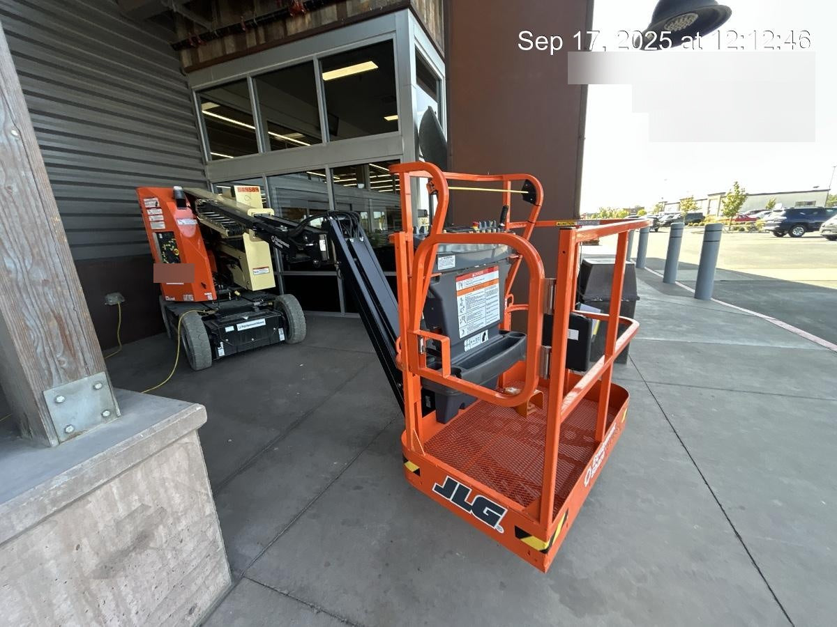 2025 JLG E300AJP