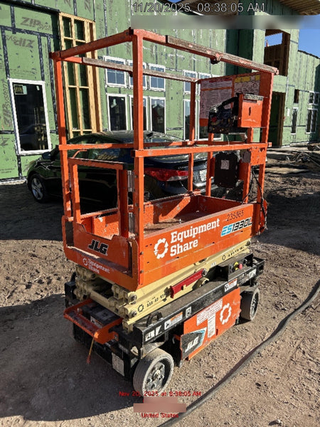 2022 JLG ES1330L