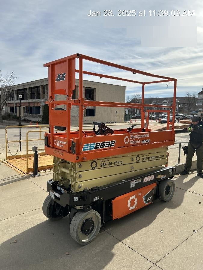 2023 JLG ES2632