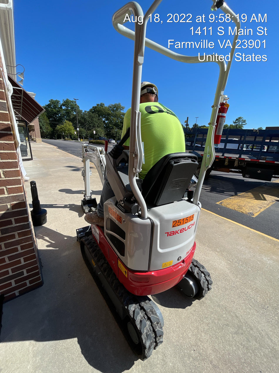 2022 TAKEUCHI TB210R
