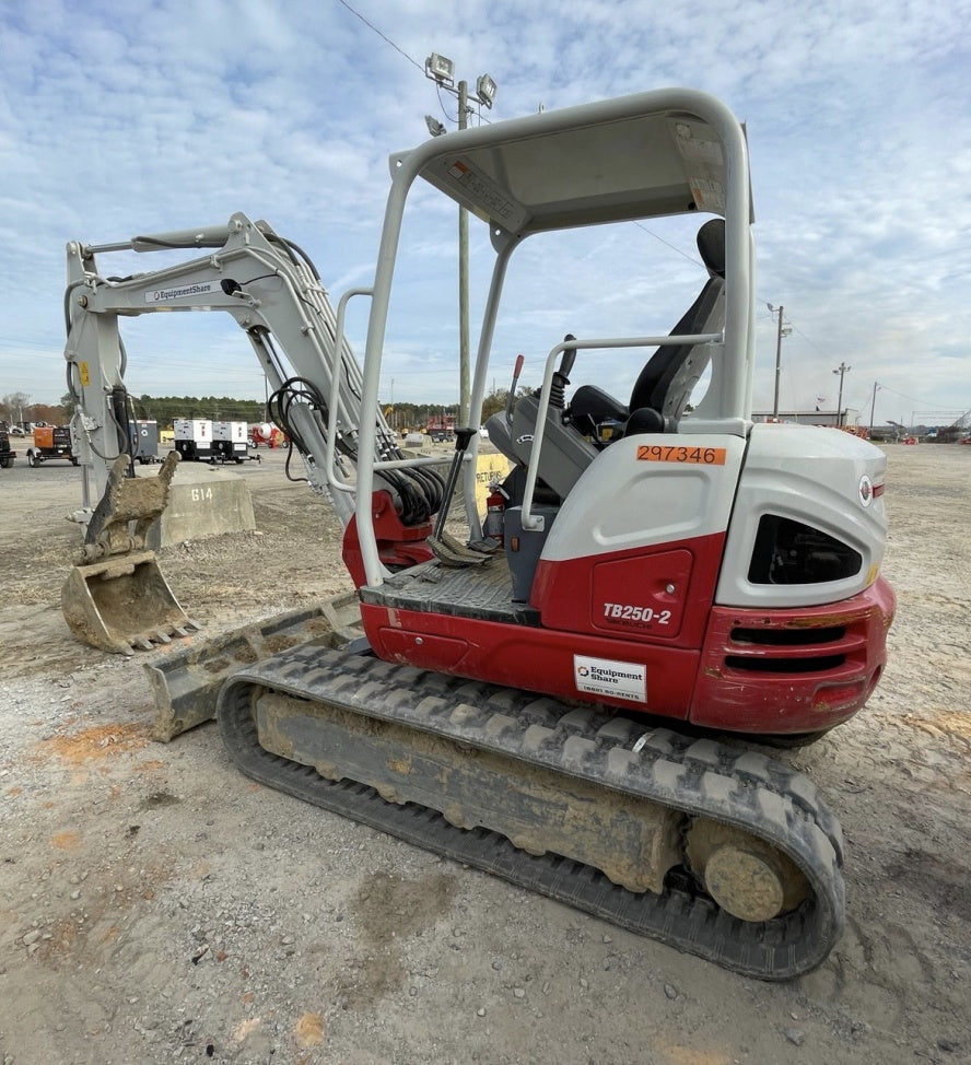 2023 TAKEUCHI TB250-2R