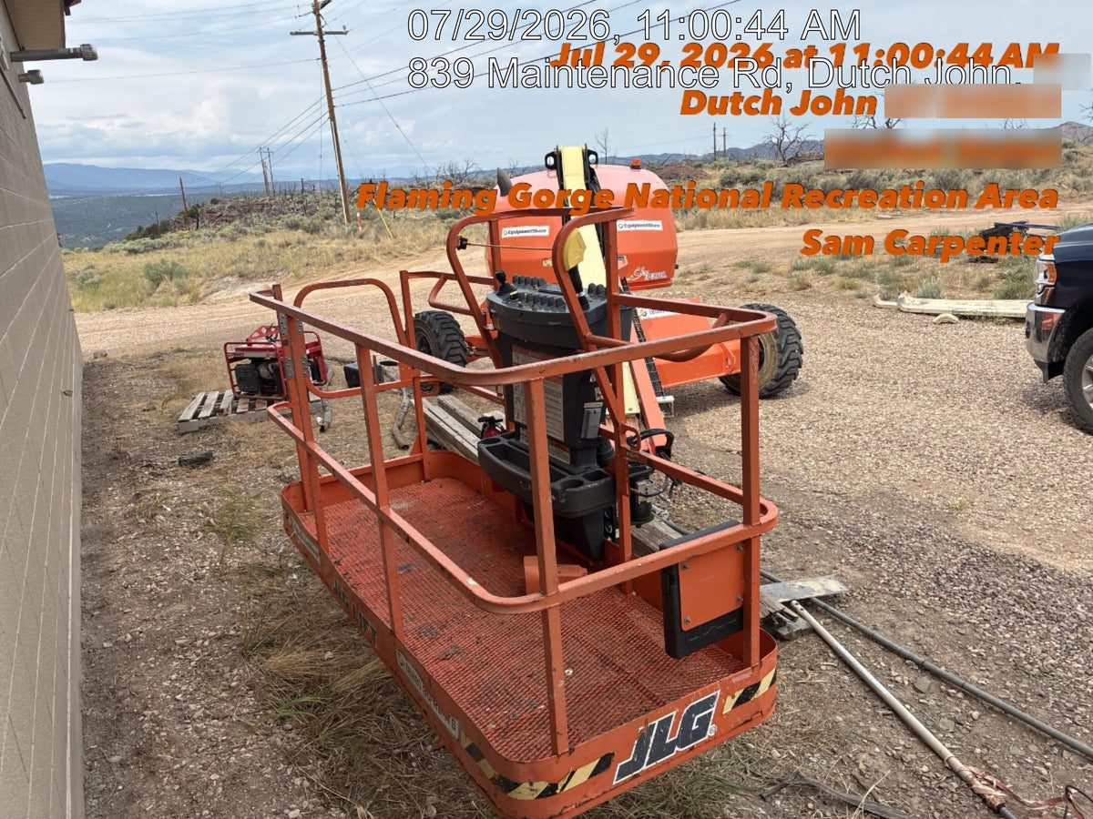 2021 JLG 400S