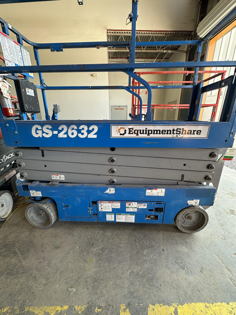 2019 Genie GS-2632 Folding rails with half height swing gate