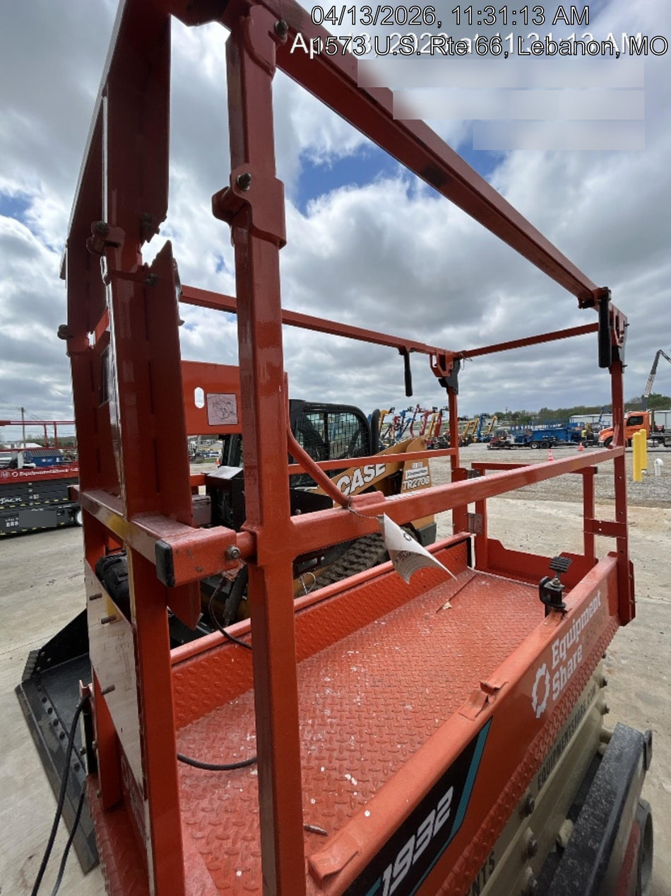 2025 JLG ES1932