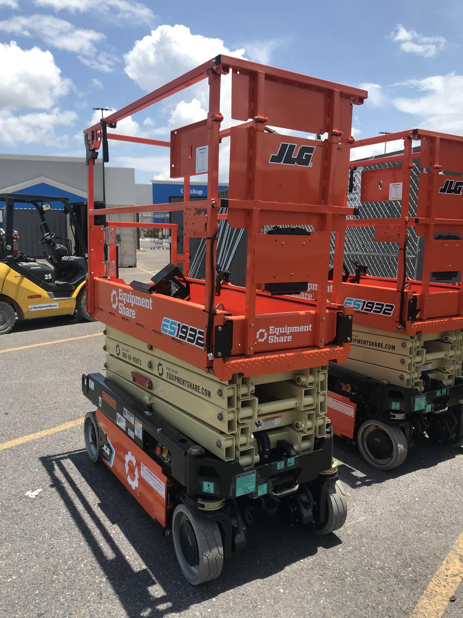 2024 JLG ES1932