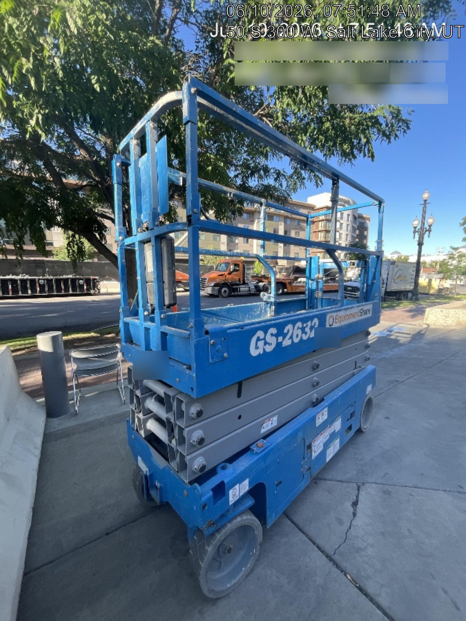 2019 Genie GS-2632 Folding rails with half height swing gate