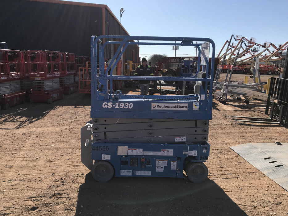 2019 Genie GS-1930 Fixed rails with chain Entry