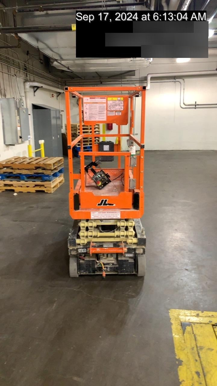 2022 JLG ES1330L