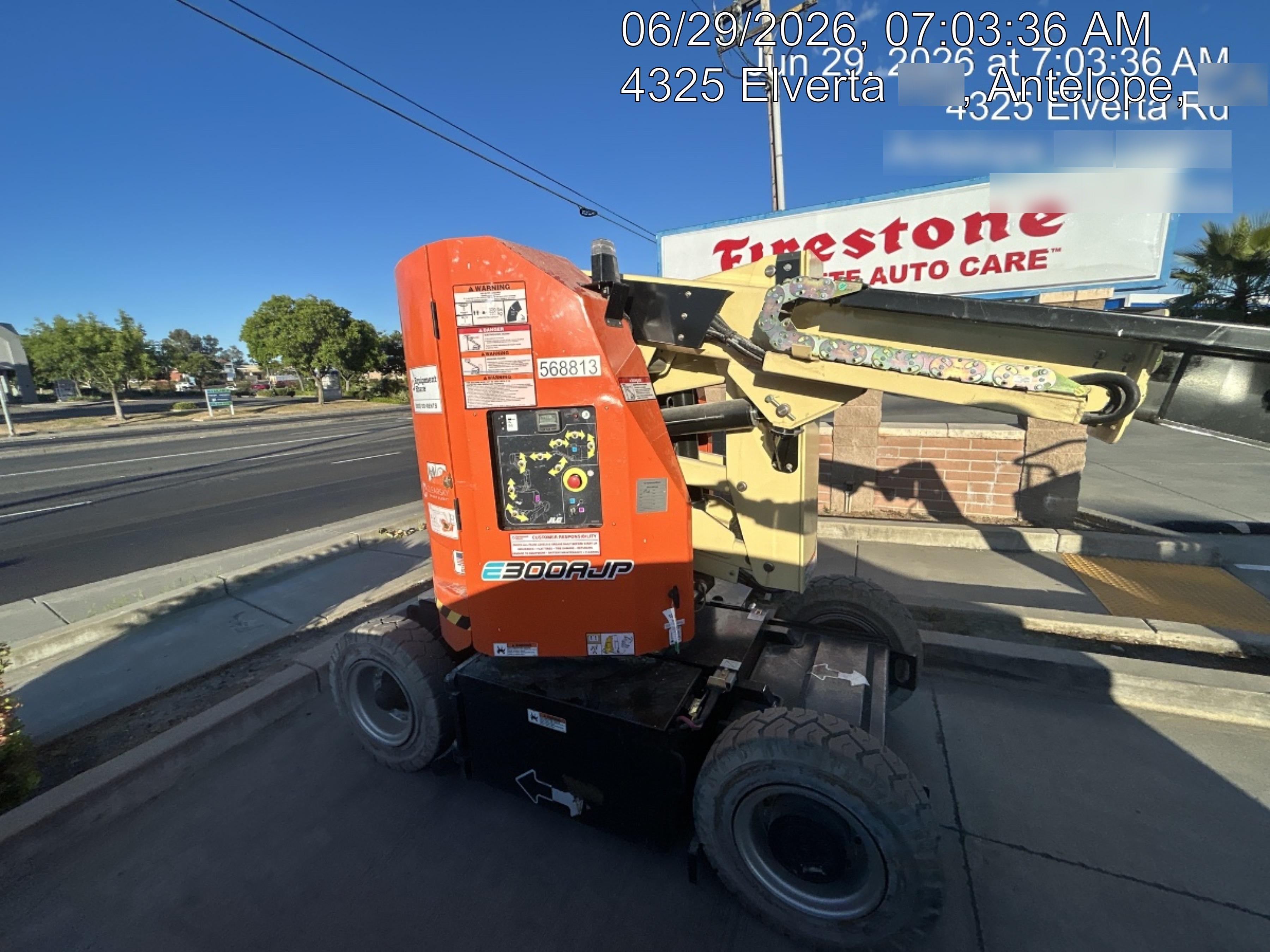 2025 JLG E300AJP