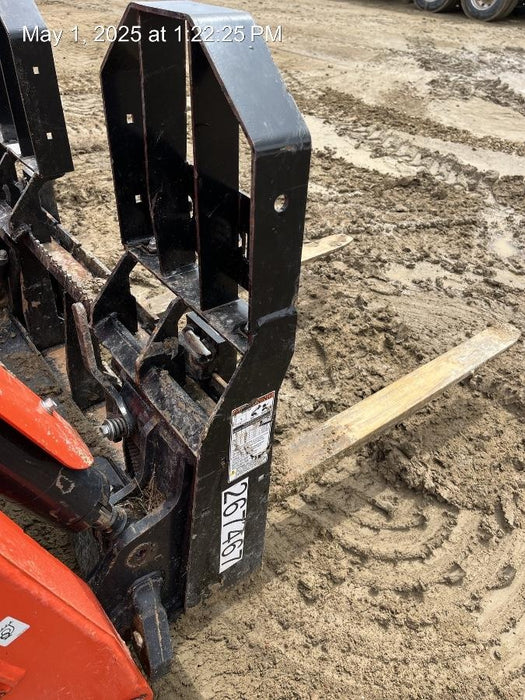 2022 TAKEUCHI 48" Pallet Forks - Takeuchi