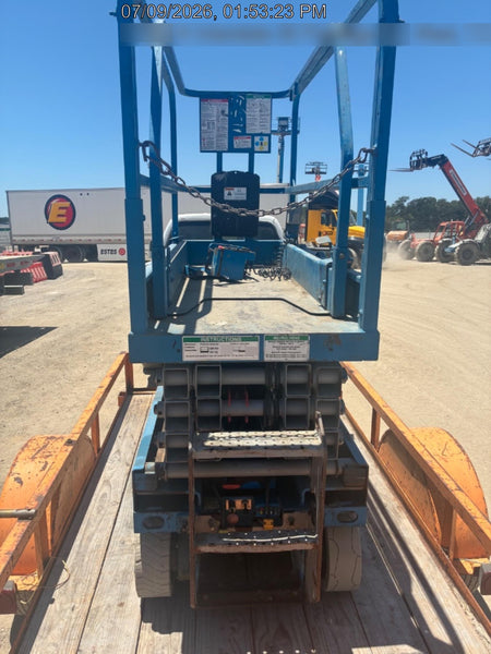 2017 Genie GS-1930 Genie GS-1930 Lift w/Fixed Rail and Chain Entry