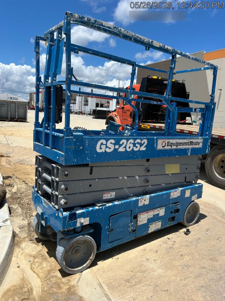 2019 Genie GS-2632 Folding rails with half height swing gate