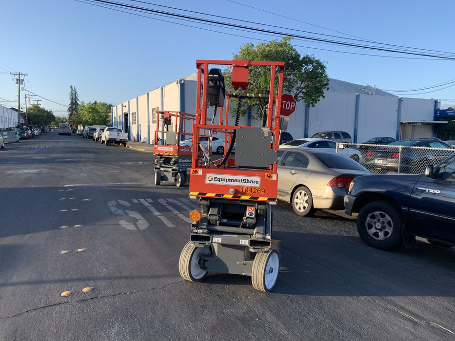 2020 Skyjack SJIII-3220 Solid NM Tires, Half height spring hinged entry gate, Dual Beacons, 6' Powered Extension Deck