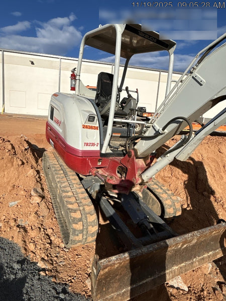 2022 TAKEUCHI TB235-2R