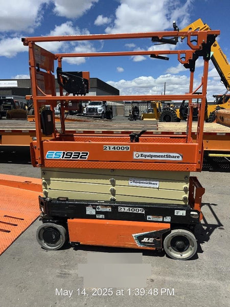 2022 JLG ES1932