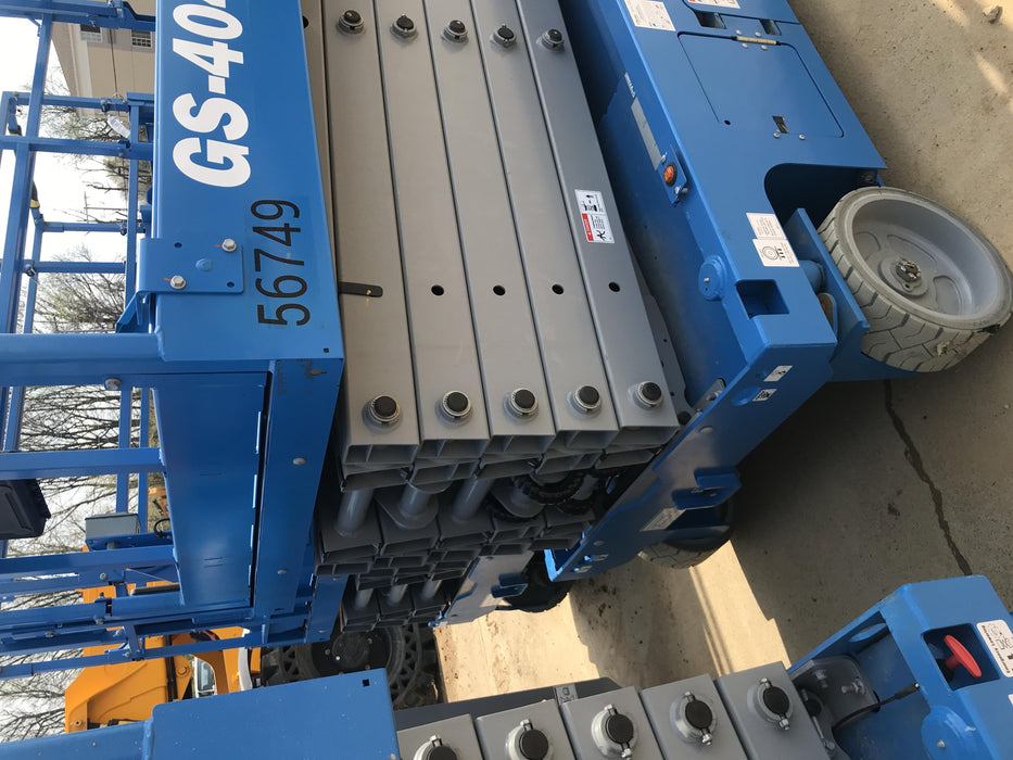 2019 Genie GS-4047 Folding rails with half height swing gate
