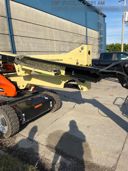 2025 JLG E450AJ