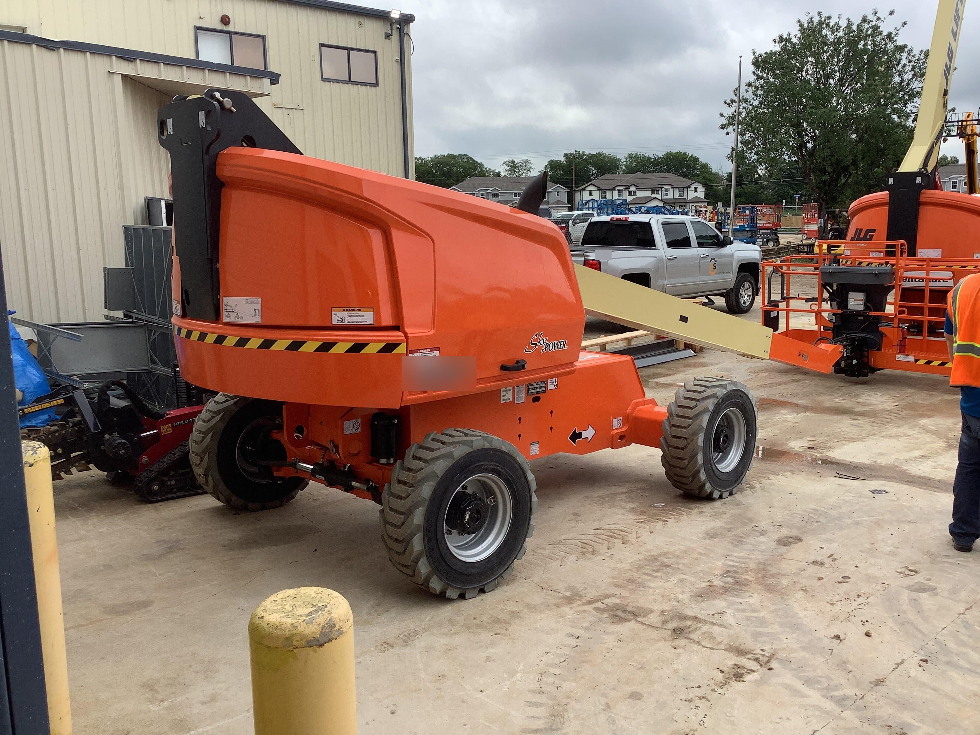 2021 JLG 400S
