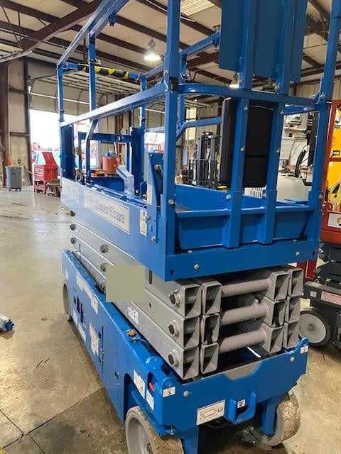 2019 Genie GS-2632 Folding rails with half height swing gate