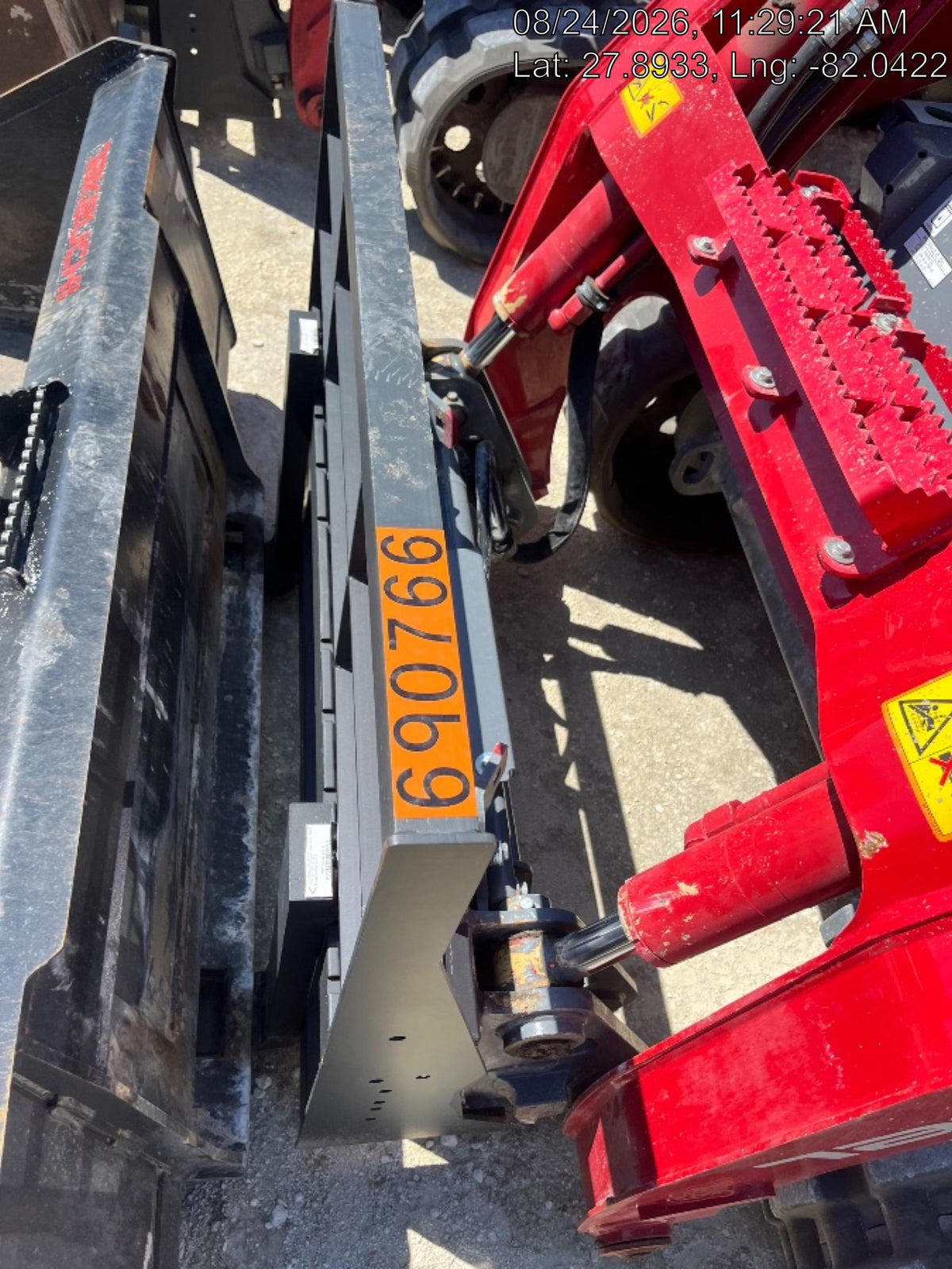 2026 ARROW MATERIAL HANDLING 72" Pallet Forks - Arrow