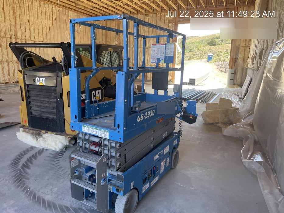 2020 Genie GS-1930 Solid Non Marking Tires, Beacon, Folding rails with half height swing gate, 800W Inverter