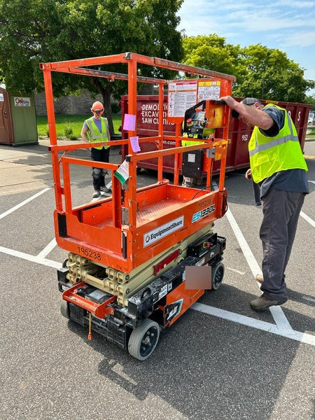 2021 JLG ES1330L